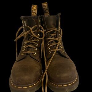 Dr. Martens 1460 CRAZY HORSE LEATHER LACE UP BOOTS M/6 W/7